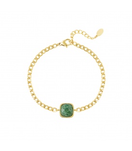 Goudkleurige schakel armband met een groene steen