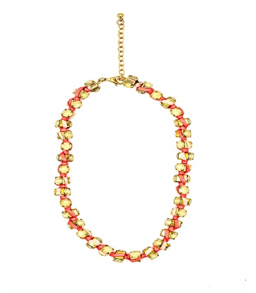 Korte halsketting met groene steentjes en roze band