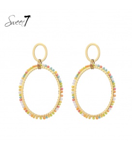 Goudkleurige oorhangers met gekleurde kraaltjes