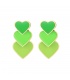 Groene oorhangers met 3 harten een goudkleurige rand