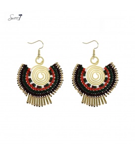 Goudkleurige oorhangers met gekleurd draad en kleine kraaltjes