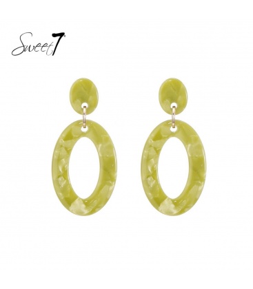 Groene oorhangers met ovale hanger van Sweet 7 - Opvallende en trendy accessoire