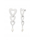 Zilverkleurige oorhangers met 3 hartjes en een parel