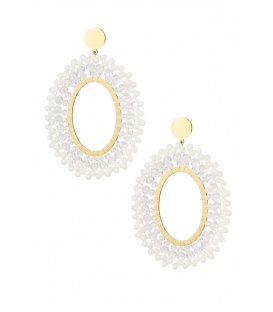 Oorbellen ovalen hangers met drie lagen witte kralen 