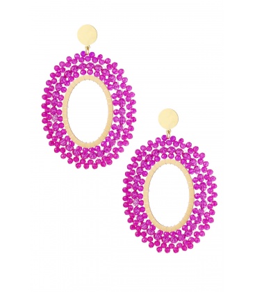 Fuchsia roze oorhangers van 3 lagen glas kralen en een goudkleurig oorstukje