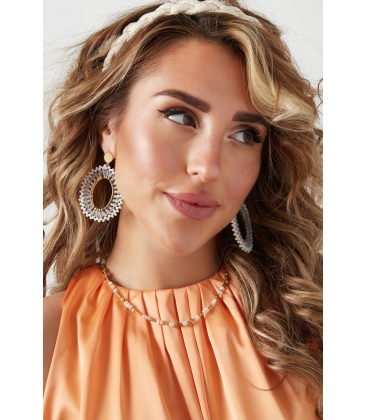 Fuchsia roze oorhangers van 3 lagen glas kralen en een goudkleurig oorstukje