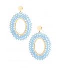 Licht blauwe oorhangers van 3 lagen glaskralen en goudkleurig oorstukje