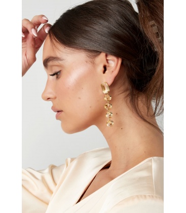 Zilverkleurige oorhangers met heldere glas kralen