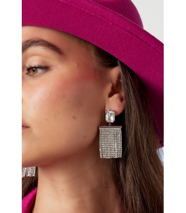 Zilverkleurige oorhangers met hangende slingers en strass steentjes