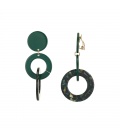 Groene oorclips met een dubbele hangers de onderste hanger is bedrukt met een mooi patroon
