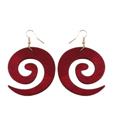 Rode houten oorhangers in de vorm van een spiraal