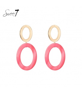 Roze ovale oorhangers met een open goudkleurig oorstukje