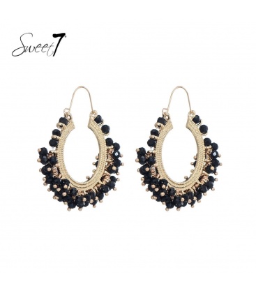 Zwarte oorhangers met glas kralen