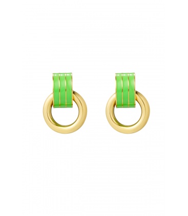 Goudkleurige oorbellen met groene accenten