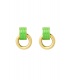 Goudkleurige oorbellen met groene accenten