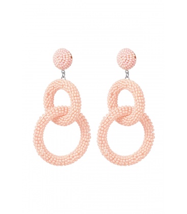 Pastel Roze Oorhangers met Dubbele Ringen en Glas Kralen - Trendy Sieraden voor een Zachte Look