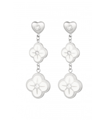 Elegante Zilverkleurige Oorhangers met 2 Grote Bloemen en een Hartje als Oorstukje - Voeg Romantiek toe aan je Look!