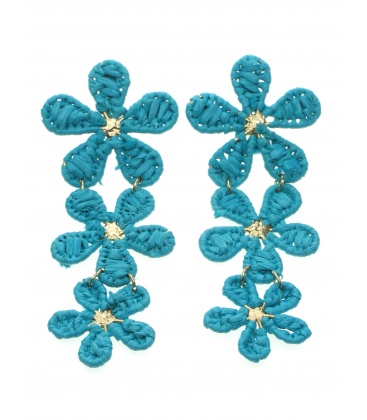 Lange blauwe bloemen oorbellen van raffia 