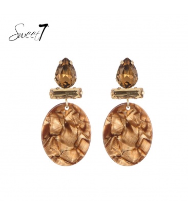 Camel kleurige oorhangers met glas steentjes