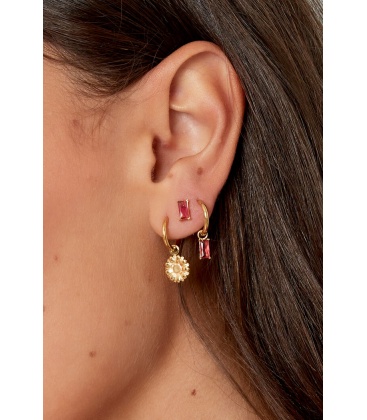 Goudkleurige oorhangers met een roze glas steentje