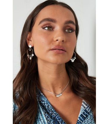 Goudkleurige halsketting met hangende coins in het midden