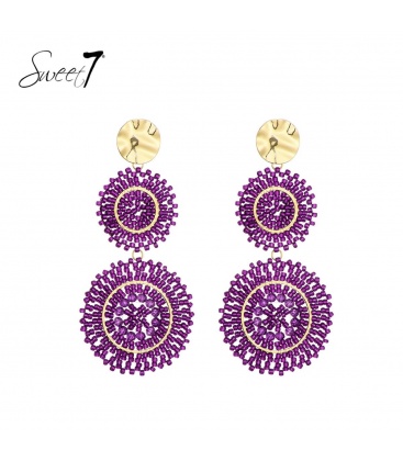 Mooie paarse oorhangers met 2 cirkels van glas kralen en een goudkleurig oor stukje