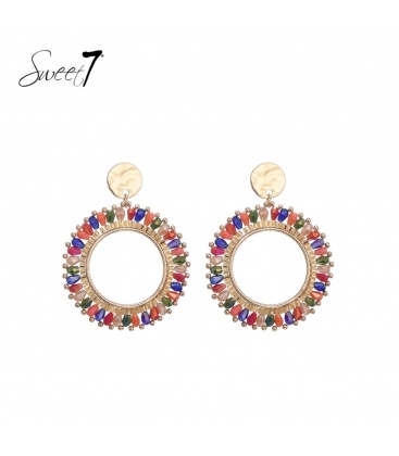 Gekleurde glas kralen oorhangers met een golvend oor stukje