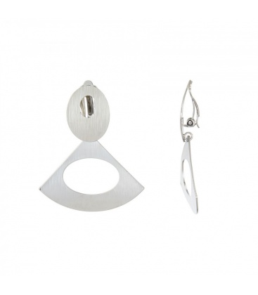 Zilverkleurige oorclips met een mooie hanger