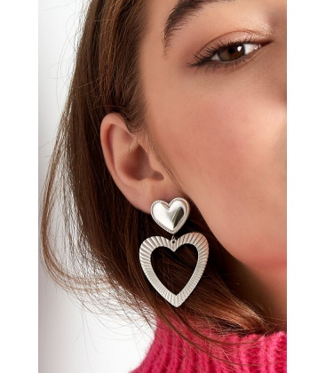 Goudkleurige oorhangers met 2 harten 