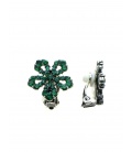 Oorclips met groene strassteentjes in bloemvorm