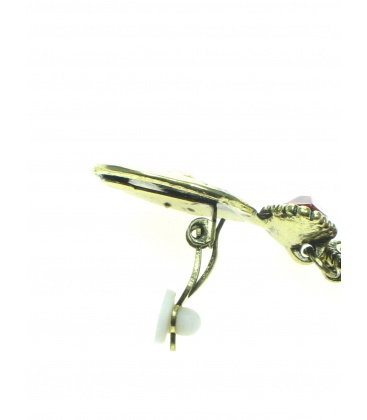 Mooie gekleurde oorclips met hanger van gekleurde steentjes