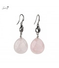 Zilverkleurige oorhangers met een roze glas steen