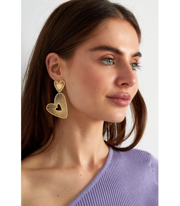 Goudkleurige oorhangers met een dubbele gestreept hart