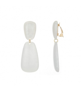 Witte oorclips van getinte hars