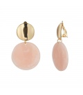 Roze oorclips met een goudkleurig oorstukje 