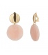 Roze oorclips met een goudkleurig oorstukje 