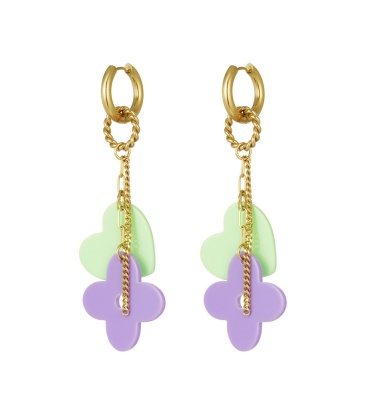 Goudkleurige oorhangers met een groen hart en een paarse bloem