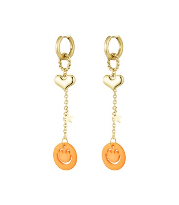 Goudkleurige oorhangers met hartje en een oranje smiley
