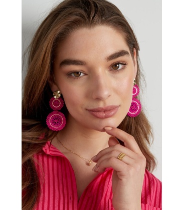 Mooie groene oorhangers met goudkleurige rand en oor stukje