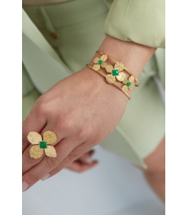  Betoverende Goudkleurige Bloemen Armband met Groene Steentjes - Koop Nu