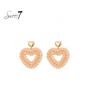 Pastel kleurige harten oorhangers met koord en glaskralen