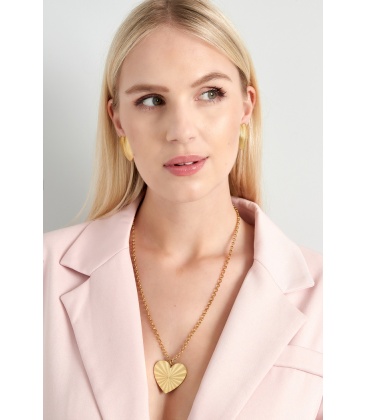 Goudkleurige halsketting met als hanger een hart