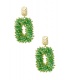 Groene glas kralen oorhangers met een goudkleurig oor stukje