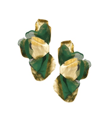 Goudkleurige oorhangers met groene stof