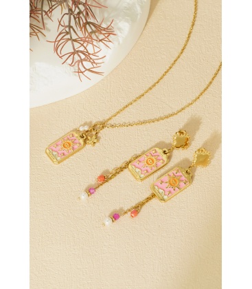 Goudkleurige halsketting met bedel en kraaltjes