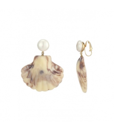 Oorclips wit gekleurd met schelpen hanger en een pareltje