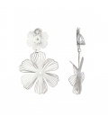 Oorclips zilverkleurig met een open bloem motief