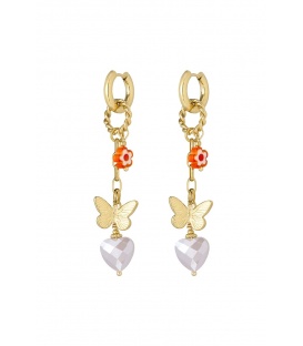 Goudkleurige oorhangers met een bloemetje, vlinder en een glas steentje
