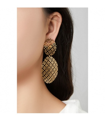 Zilverkleurige oorclips in ruitjes patroon