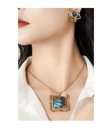 Oorclips zilverkleurig ingelegd met grijs parelmoer